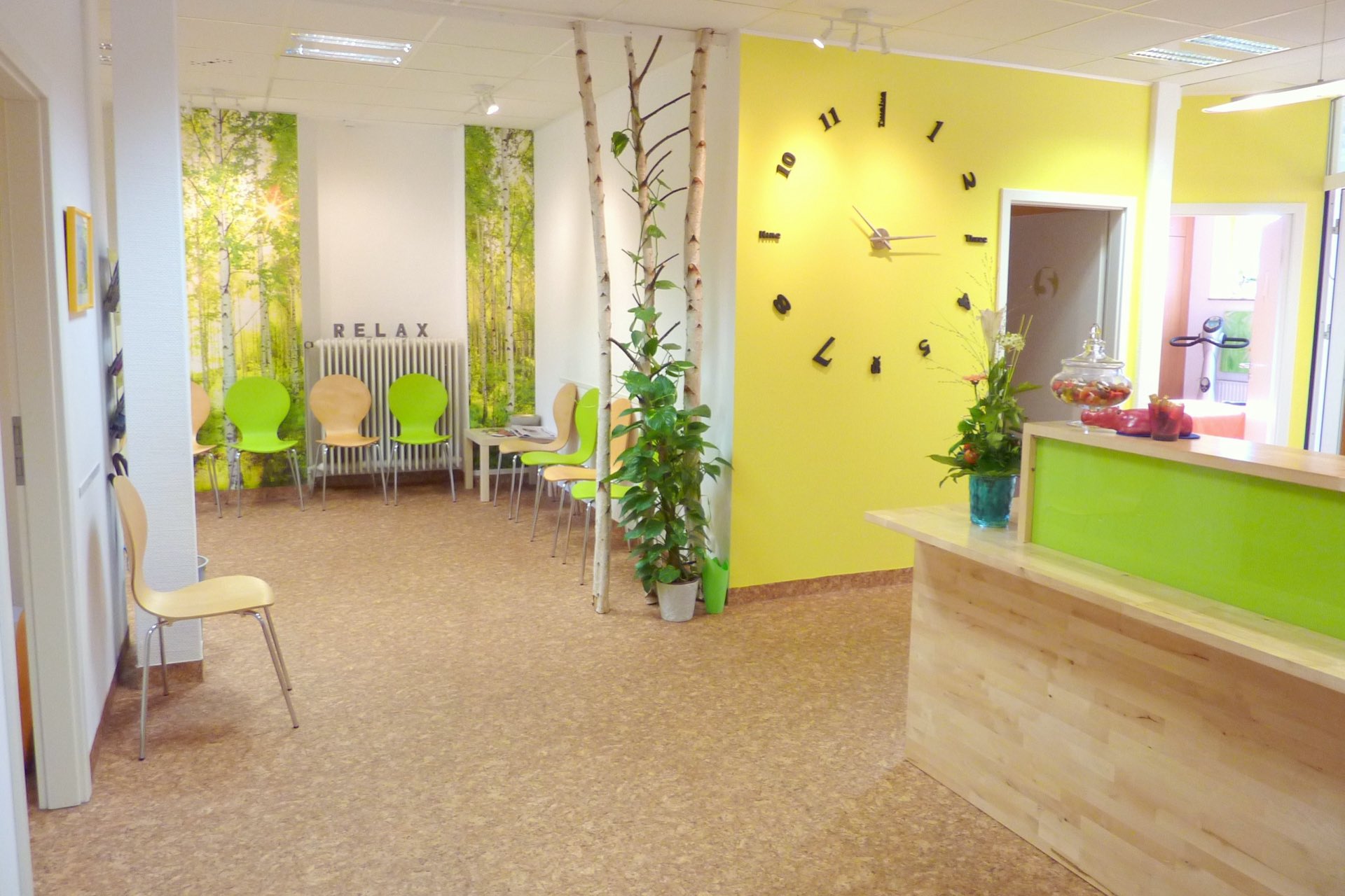 Behandlungsraum mit Therapieliege